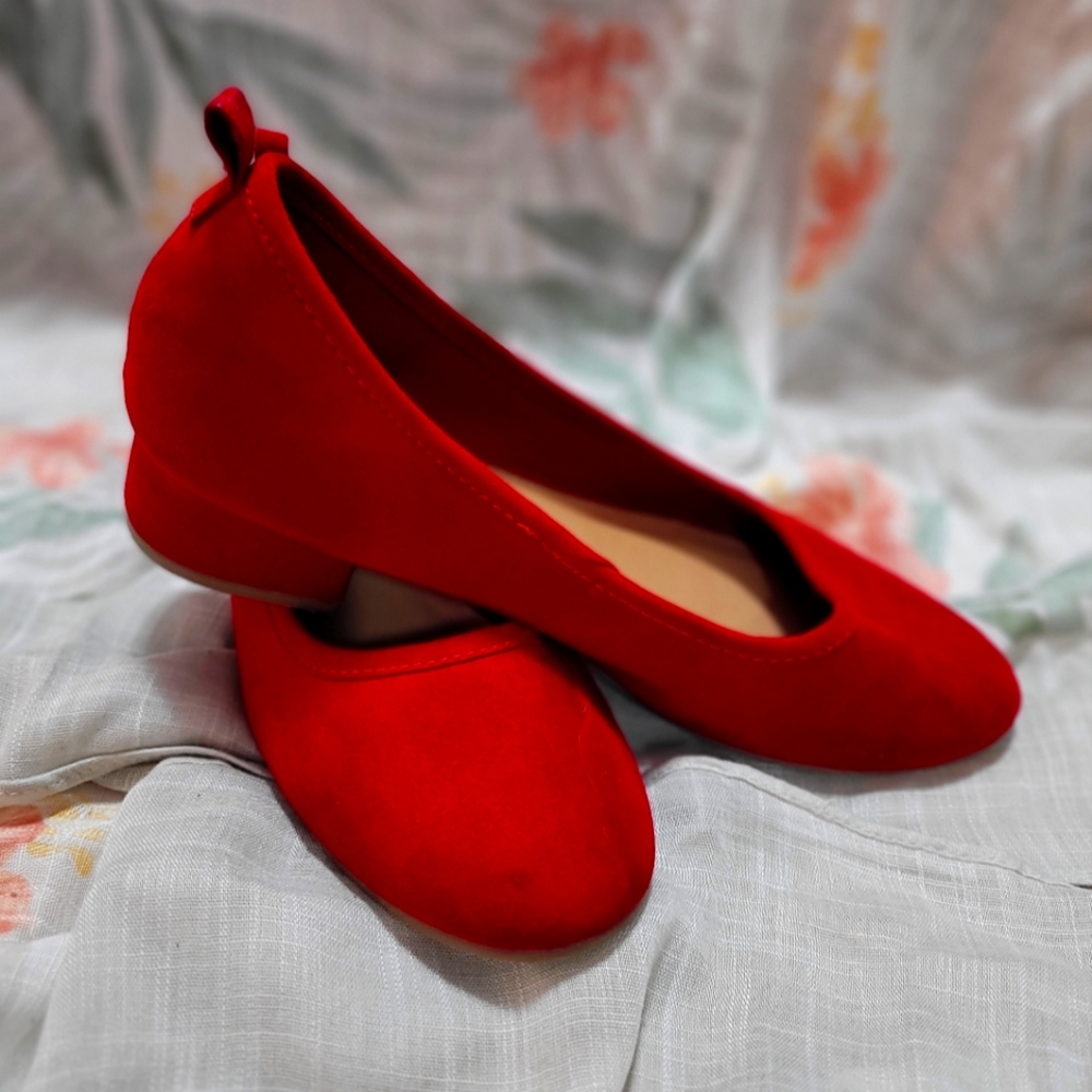 Red mini heel shoes